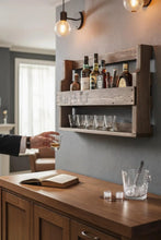 Lade das Bild in den Galerie-Viewer, Whisky Regal aus Holz - mit Gläserhalter und WHISKY Schriftzug - Braun - Industrie Stil - fertig montiert - Wandbar