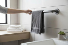 Lade das Bild in den Galerie-Viewer, Badregal aus Massivholz mit Industrial Handtuchhalter – Wandregal Kiefer natur – Badezimmer Regal Handarbeit – Küchenregal