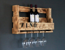 Lade das Bild in den Galerie-Viewer, Weinregal aus Holz mit Gläserhalter und VINO Schriftzug Geflammt