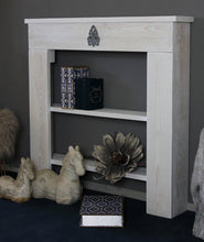 Lade das Bild in den Galerie-Viewer, Hochwertiges Kaminregal in Weiß