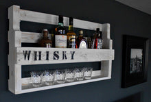 Lade das Bild in den Galerie-Viewer, Whisky Regal mit Gläserhalter Weiß, Braun oder Schwarz - mit oder ohne Schriftzug