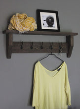 Lade das Bild in den Galerie-Viewer, Dekorie Holz Flur Garderobe Schlüsselbord Schlüsselbrett im Landhaus Stil braun fertig montiert