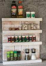 Lade das Bild in den Galerie-Viewer, Gewürzregal aus Holz - für die Wand oder stehend - Vintage Weiß - 4 Stellflächen