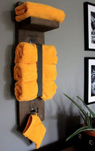 Lade das Bild in den Galerie-Viewer, Hängeregal aus massiven Holz in Braun