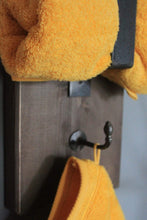 Lade das Bild in den Galerie-Viewer, Hängeregal aus massiven Holz in Braun