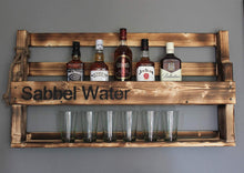 Lade das Bild in den Galerie-Viewer, Holz Whiskey Regal mit Gläserhalter mit Druck geflammt Sabbel Water
