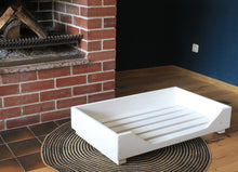 Lade das Bild in den Galerie-Viewer, Hundebett 60-100 cm x 40-60 cm aus Holz für kleine mittlere große Hunde und Katzen in Weiß