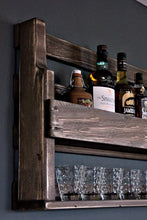 Lade das Bild in den Galerie-Viewer, Whisky Regal mit Gläserhalter Braun aus Holz