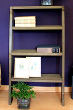 Lade das Bild in den Galerie-Viewer, Blumentreppe Bücherregal braun