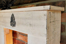 Lade das Bild in den Galerie-Viewer, Kaminkonsole Dekokamin Kaminsims aus Holz | fertig montiert (Antik Weiß (Modell 2))
