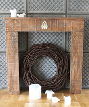 Lade das Bild in den Galerie-Viewer, Kaminumrandung Dekokamin Kaminsims Massivholz Antik braun fertig montiert