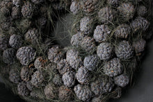 Lade das Bild in den Galerie-Viewer, Zuckerapfel/ Ata Frucht Kranz in Farbe Grau Ø 55 cm