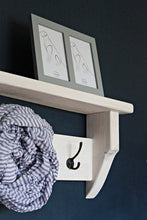 Lade das Bild in den Galerie-Viewer, Flur Garderobe aus Holz weiß