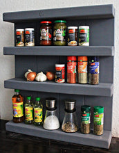 Lade das Bild in den Galerie-Viewer, Gewürzregal aus Holz - für die Wand oder stehend - Grau - 4 Stellflächen