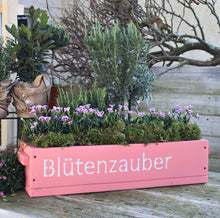 Lade das Bild in den Galerie-Viewer, Blumenkasten " Das Original von Dekorie " aus Holz mit Schriftzug und Holz Griffen 50 - 90 cm breit / 19,5 cm tief / in rosa / pink