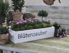 Lade das Bild in den Galerie-Viewer, Blumenkasten " Das Original von Dekorie " aus Holz mit Schriftzug und Holz Griffen 50 - 90 cm breit / 19,5 cm tief / in Weiß