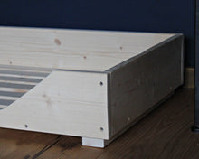 Lade das Bild in den Galerie-Viewer, Hundebett aus Holz für kleine/mittelgroße Hunde oder Katzen in Natur