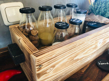 Lade das Bild in den Galerie-Viewer, Gewürzhalter Gewürzregal Utensilienbox Küche Tablethalter Rezeptehalter Holz geflammt
