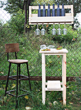 Lade das Bild in den Galerie-Viewer, Weinregal aus Holz für die Wand in Natur mit Gläserhalter