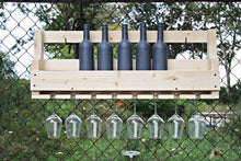 Lade das Bild in den Galerie-Viewer, Weinregal aus Holz für die Wand in Natur mit Gläserhalter