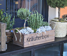Lade das Bild in den Galerie-Viewer, Blumenkasten " Das Original von Dekorie " aus Holz mit Schriftzug und Eisen Griffen 50 - 90 cm breit / 19,5 cm tief / in Braun