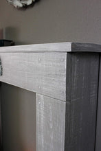 Lade das Bild in den Galerie-Viewer, Kaminkonsole Dekokamin Kaminsims aus Holz | fertig montiert grau