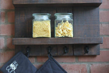 Lade das Bild in den Galerie-Viewer, Gewürzregal aus Holz für die Wand mit Haken - Braun - 4 Stellflächen