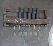Lade das Bild in den Galerie-Viewer, Weinregal aus Holz mit Gläserhalter mit VINO Schriftzug Braun vintage