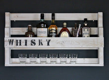 Lade das Bild in den Galerie-Viewer, Whisky Regal aus Holz mit Gläserhalter Weiß mit Druck