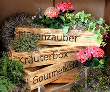 Lade das Bild in den Galerie-Viewer, Blumenkasten aus Holz in Geflammt mit Schriftzug