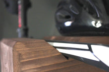 Lade das Bild in den Galerie-Viewer, Fahrrad Wandhalterung aus Holz für Rennrad oder Mountainbike - Fahrradhalterung für die Wand - auch für breite Lenker und Rahmen