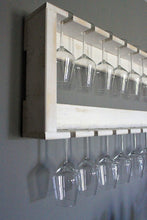 Lade das Bild in den Galerie-Viewer, Weinglasregal aus massivem Holz Farbe Weiß für Wein - und Sektgläser