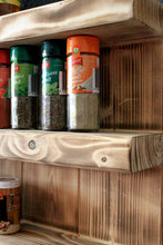 Lade das Bild in den Galerie-Viewer, Gewürzregal aus Holz für die Wand - Geflammt - 4 Stellflächen