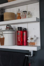 Lade das Bild in den Galerie-Viewer, Badregal aus Holz - Farbe: Weiß - Vintage Badezimmer Regal für die Wand inklusive Aufhängung für Handtücher