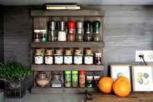 Lade das Bild in den Galerie-Viewer, Gewürzregal aus Holz - für die Wand oder stehend -Braun - 4 Stellflächen