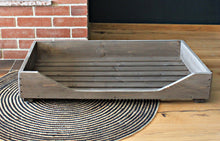 Lade das Bild in den Galerie-Viewer, Hundebett - 60-100 x 40-60 - Farbe: Braun - aus Holz für kleine/mittlere/große Hunde