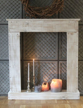 Lade das Bild in den Galerie-Viewer, Kaminumrandung mit Sockel Dekokamin Kaminsims Antikweiß Shabby Vintage fertig montiert