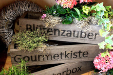 Lade das Bild in den Galerie-Viewer, Blumenkasten aus Holz in Braun mit Schriftzug