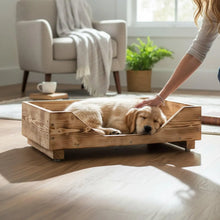 Lade das Bild in den Galerie-Viewer, Hundebett aus Holz für kleine/mittelgroße Hunde und Katzen in geflammt
