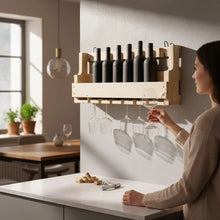 Lade das Bild in den Galerie-Viewer, Weinregal aus Holz für die Wand in Natur mit Gläserhalter
