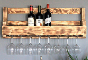 Weinregal aus Holz mit Gläserhalter Geflammt