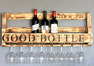 Weinregal aus Holz mit Gläserhalter Good Bottle Schriftzug - Geflammt