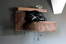 Lade das Bild in den Galerie-Viewer, Fahrrad Wandhalterung aus Holz für Rennrad oder Mountainbike - Fahrradhalterung für die Wand - auch für breite Lenker und Rahmen
