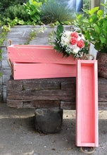 Lade das Bild in den Galerie-Viewer, Blumenkasten aus massivem Holz in Rosa mit Leinen Griffen
