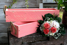 Lade das Bild in den Galerie-Viewer, Blumenkasten aus massivem Holz in Rosa mit Leinen Griffen
