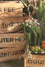 Lade das Bild in den Galerie-Viewer, Blumenkasten &quot; Das Original von Dekorie &quot; aus Holz mit Schriftzug und Holz Griffen 50 - 90 cm breit / 19,5 cm tief / in geflammt
