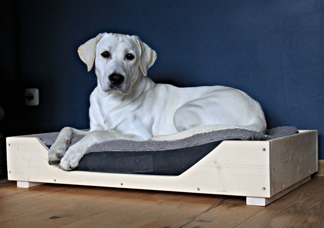 Hundebett aus Holz für kleine/mittelgroße Hunde oder Katzen in Natur –  Dekorie GmbH