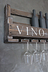 Weinregal aus Holz mit Gläserhalter mit VINO Schriftzug Braun vintage