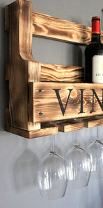 Weinregal aus Holz mit Gläserhalter und VINO Schriftzug Geflammt