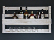 Lade das Bild in den Galerie-Viewer, Whisky Regal aus Holz mit Gläserhalter Weiß
